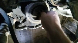 Как и чем снять шкив двигателя, простое решение 👍