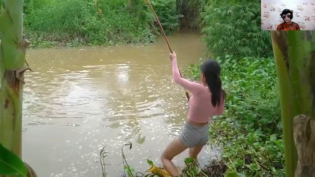 Девушка у воды: моменты спокойствия на рыбалке смотреть онлайн