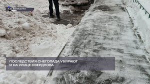 СНЕЖНЫЕ ЗАВАЛЫ РАСЧИЩАЮТ НА УЛИЦЕ СВЕРДЛОВА