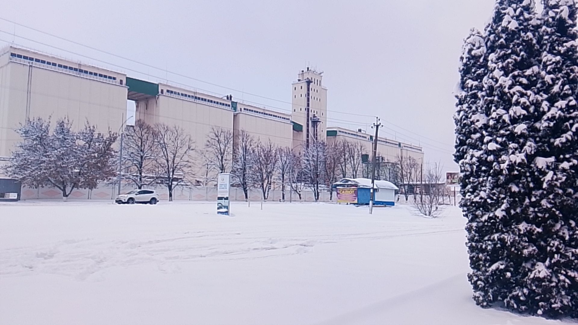 Брюховецкий район В составе 8 сельских округов, объединяющих 5 станиц, 3 села и 25 хуторов.2026.01 смотреть онлайн