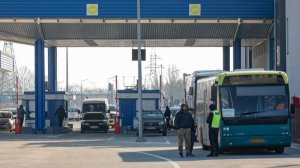 Иностранец пытался переправить за границу семь украинцев в грузовике с пивом