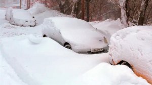 На Камчатке борются с последствиями мощного снежного циклона.