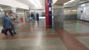 Сокольники, Москва, Красная (Сокольническая) Линия - интерьер,пассажиры,прибытие-отправление поездов