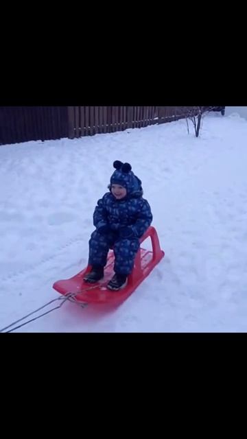 детиисобаки детииграют щенокдруг семейныймомент питомцынашидрузья счастьевдоме