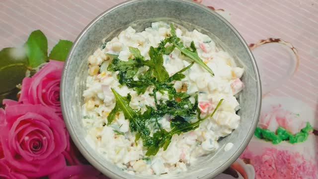 Новогодний стол. Сочный крабовый салатик. смотреть онлайн