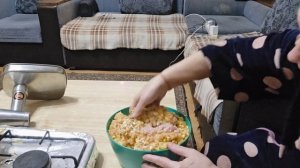 прошлогоднее фкусная минутка- топлю масло и делаю коклетки в прок