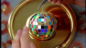 dreamina-2025-12-03-2069-Круглые объекты вращаются по часовой стр...