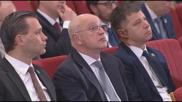 Дмитрий Демешин работать в краевом правительстве должны только те, кто готов с полной отдачей решать смотреть онлайн