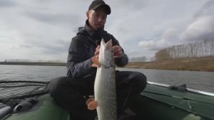 Это сон! ПОПАЛ НА ВЫХОД КРУПНОЙ ЩУКИ! ОСЕННИЙ ЖОР! Рыбалка на спиннинг.