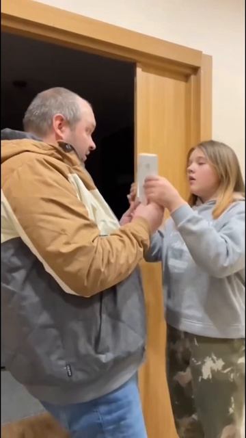 Хотели бы котенка или айфон 17 про Макс? смотреть онлайн