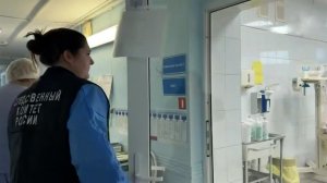 Следователи работают на месте происшествия в новокузнецком роддоме: кадры