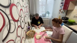 НАШИ НОВОГОДНИЕ КАНИКУЛЫ/МУЧАЕМ СОБАКУ ГОТОВИМ УЖИН С ВИТАЛЕЙ/ВОТ ОНА НАСТОЯЩАЯ ЖИЗНЬ БЛОГЕРА