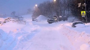Камчатка переживает мощный циклон: аэропорт закрыт, на дорогах коллапс, отменены занятия в школах.