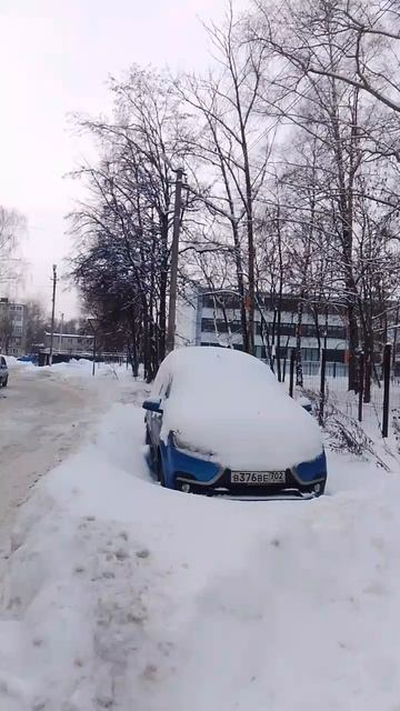 Машинка спряталась под сугробиком смотреть онлайн