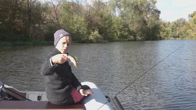 «КЛЕВОЕ ДЕТСТВО» Надувная лодка и спиннинг. Егор Гришин.