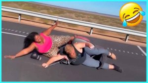 ПОПРОБУЙ НЕ РАССМЕЯТЬСЯ 😂 Подборка смешных видео с неудачами🤭Люди ведут себя как идиоты