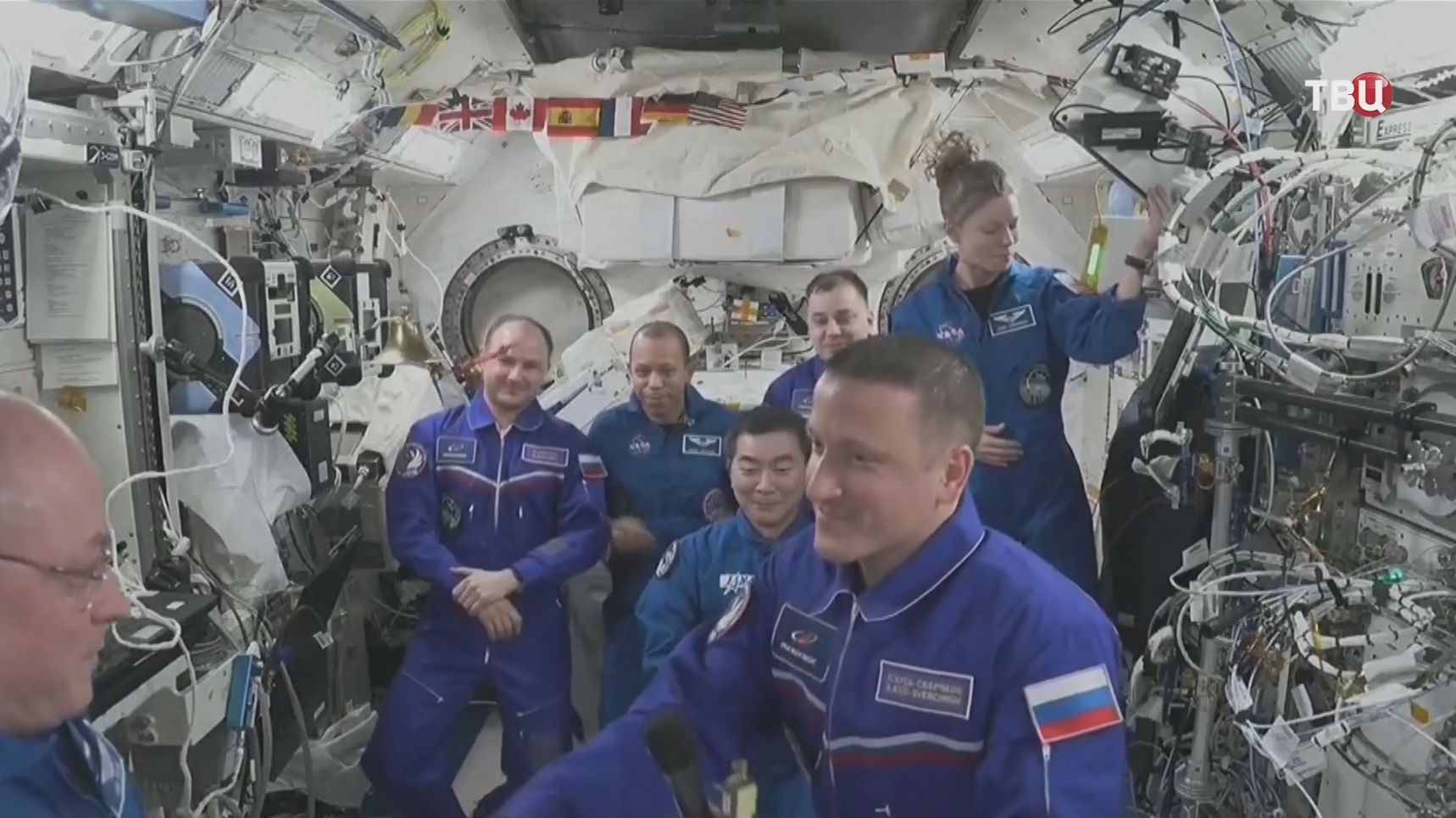 Российский космонавт Сергей Кудь-Сверчков принял командование МКС смотреть онлайн