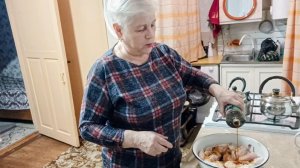 "Жизнь на пенсии".. Хлопочу на кухне...