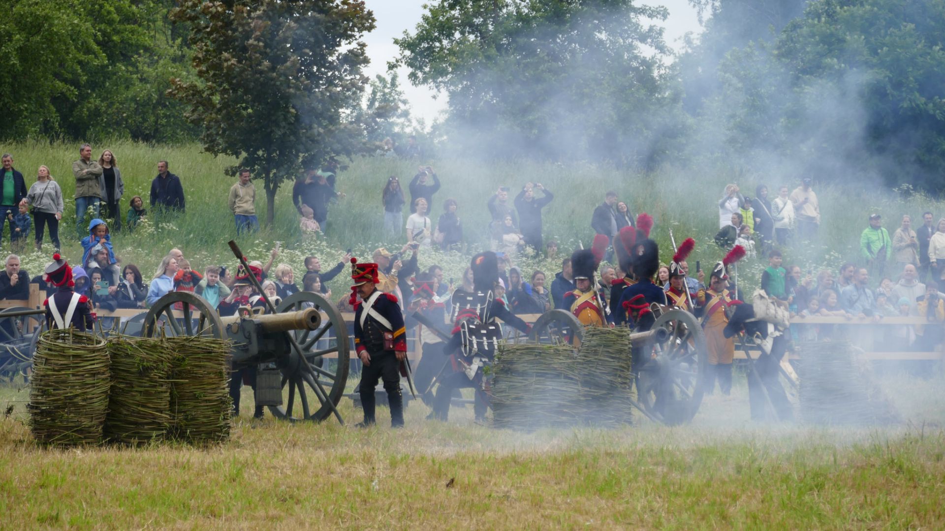 Фестиваль "Времена и Эпохи-2025", реконструкция боя у Парижа, ч.1, 15 июня 2025 смотреть онлайн