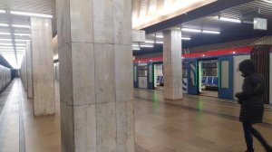 Бульвар Рокоссовского, Москва, Красная Линия - интерьер, пассажиры, прибытие-отправление поездов