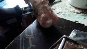 нужно разделать замороженую курицу выручить мульти макс с сабельной пилой.mp4