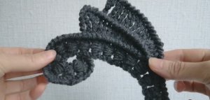 Завиток с двумя листьями