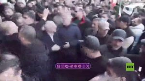 الرئيس الإيراني يشارك في مسيرة طهران الشعبية