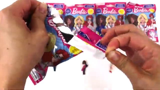 ASMR Распаковка 10 игрушек-сюрпризов Барби смотреть онлайн