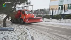 Коммунальные службы продолжают работу по ликвидации последствий снегопада и борьбе с гололедицей