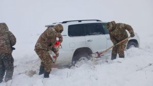 Буран, гололед на трассах и метели в Казахстане. Всплеск тепла в Кыргызстане. Погода в СНГ