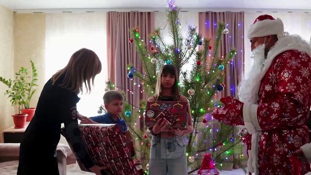 Руководитель регионального МВД исполнил новогодние желания детей смотреть онлайн