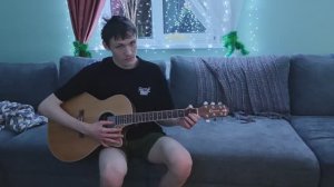 Мишка играет