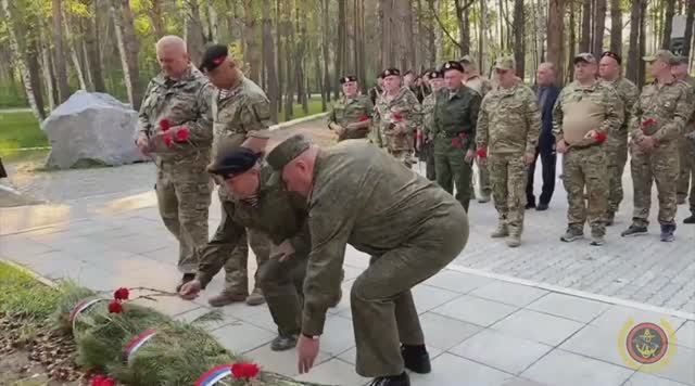 Автопробег "Сила в Единстве". БВТККУ. Возложение цветов к ИС-3.