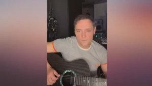 Юра Шатунов и его "Ручеёк" на гитаре в собственном исполнении 🎸✨🎤