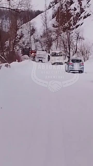 Сход лавины на юге Сибири смотреть онлайн