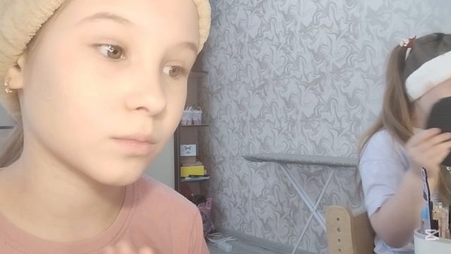 Челлендж. Кто лучше накраситься?Вика против Даши Викин ТГК:https://t.me/Vikyshka_2015 смотреть онлайн