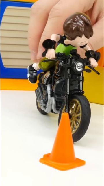 Бен10 выполняет трюки! ️ #машинки #игрушки #длядетей смотреть онлайн