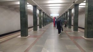 Преображенская площадь, Москва, Красная (Сокольническая) Линия - интерьер,пассажиры,прибытие поездов