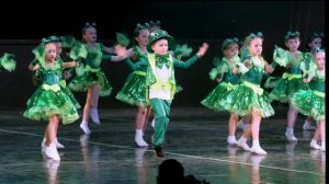 "Лягушачий хор" в танце! Центр "Пико" | Зажигательный детский номер