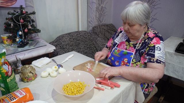 Какой салат мама приготовила на Старый Новый год 2026 на обед ПОДВАЛ ИЛЬИЧА Вкусная кулинария смотреть онлайн