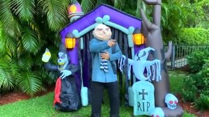 Настя собирает конфеты на Хэлоуин [get.gt]