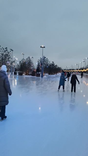 Старый Новый год на катке на побережье Финского залива в Санкт-Петербурге. смотреть онлайн