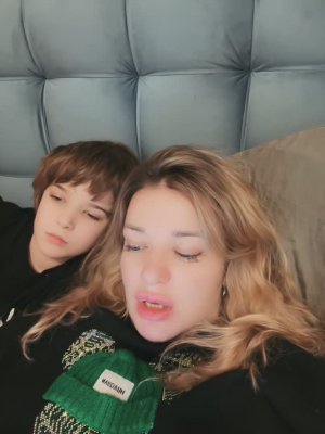 Читаем книги с Данилой🤓📕📖 Данила не хочет ЧИТАТЬ ! Ему скучно 🥱