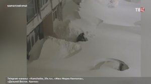 На одну из улиц на Камчатке сошла лавина