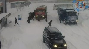 Жители Петропавловска-Камчатского пересели из автобусов в вахтовки