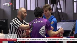 В манеже стартовал чемпионат и первенство СКФО по армреслингу