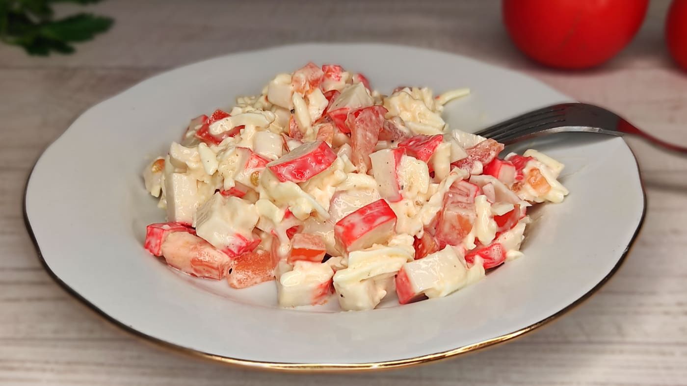 Салат  с КРАБОВЫМИ палочками, ПОМИДОРАМИ  и плавленым СЫРОМ! смотреть онлайн