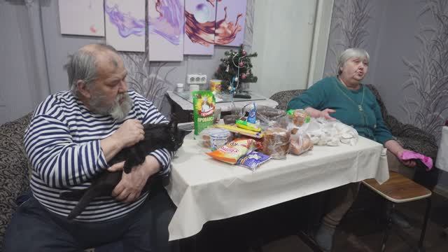 Помидоры по 400 рублей килограмм Пенсионерка получала пенсию и сбегала в магазин Что купила поесть? смотреть онлайн