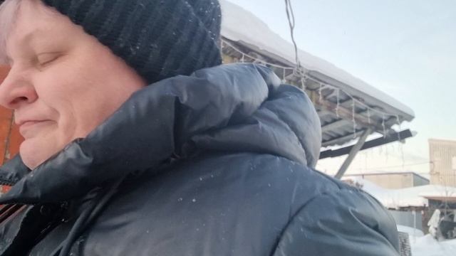 Всем приветик , убираю территорию от снега🤣👍 смотреть онлайн