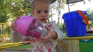 Лайк Крошки Настя и принцессы Диснея катаются на крутых машинках